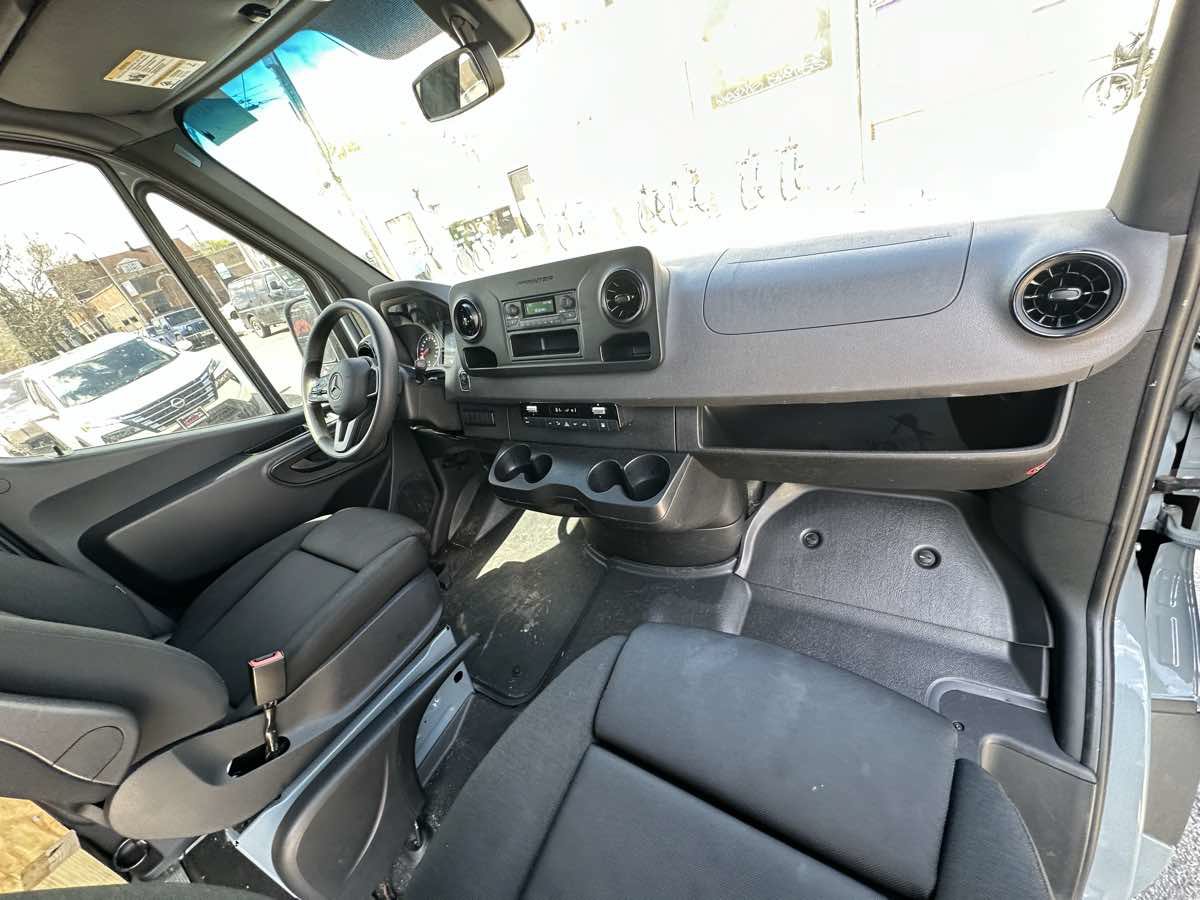 Used 2024 Mercedes-Benz Sprinter 2500 w/ Acoustic Package image 20