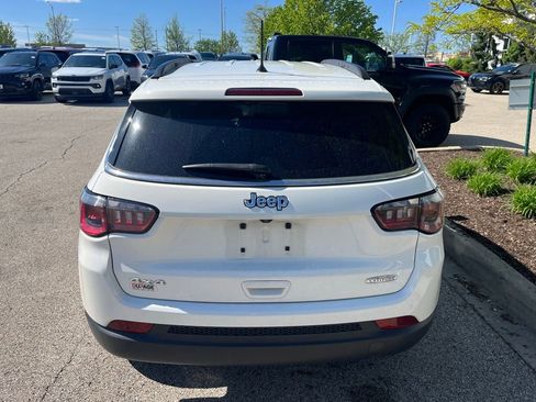 Used 2018 Jeep Compass Latitude AWD/4WD image 3