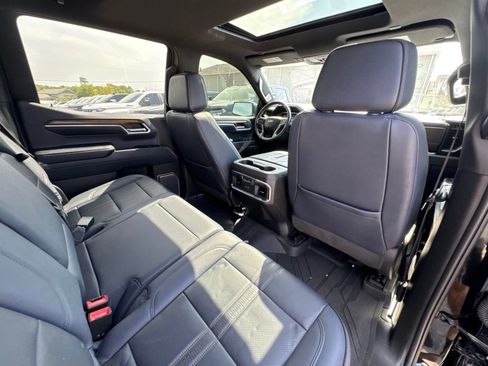 Used 2022 Chevrolet Silverado 1500 High Country w/ High Country Premium Package AWD/4WD image 33
