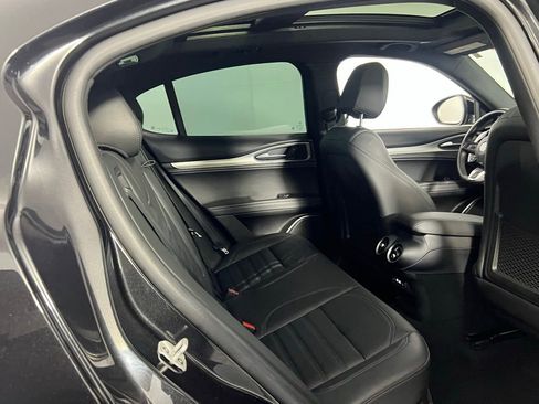Used 2023 Alfa Romeo Stelvio Veloce image 32