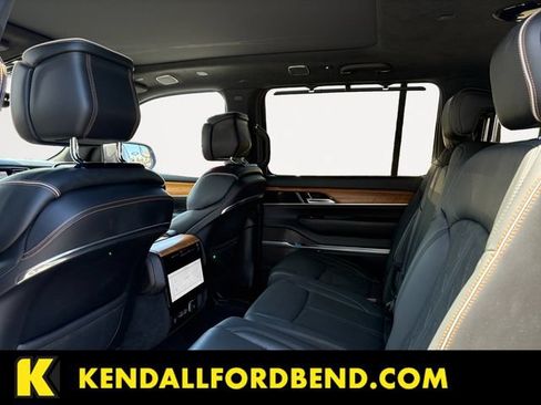 Used 2022 Jeep Grand Wagoneer Series III w/ Flexible Seating Group AWD/4WD image 13