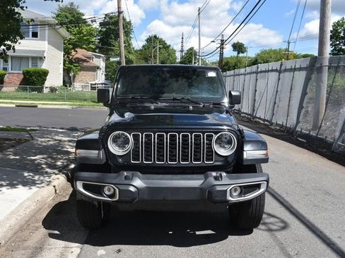 Used 2025 Jeep Wrangler Unlimited Sahara AWD/4WD image 3