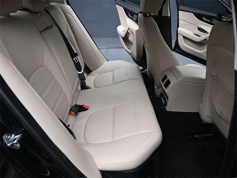 Used 2020 Jaguar XE S image 24