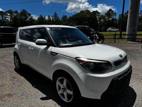 Used 2015 Kia Soul + FWD image 9