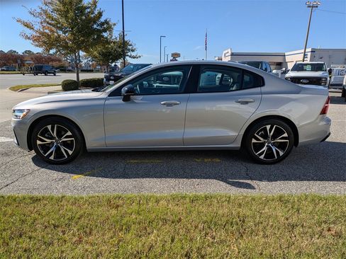 Certified 2025 Volvo S60 B5 Core image 7
