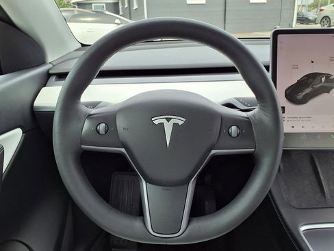 Used 2022 Tesla Model Y Long Range AWD/4WD image 34