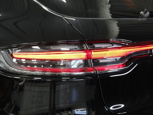 Used 2025 Porsche Macan image 16