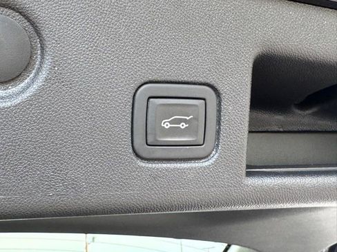 Used 2024 Chevrolet Equinox LT FWD image 9