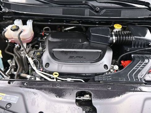 Used 2024 Chrysler Pacifica Limited image 20