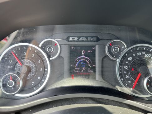 Used 2025 RAM 2500 Big Horn AWD/4WD image 32