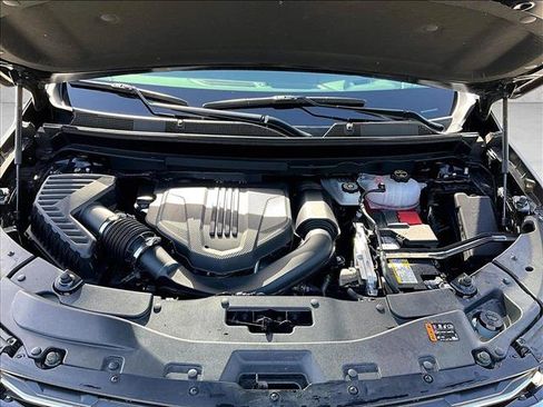 Used 2025 Chevrolet Traverse LT FWD image 11