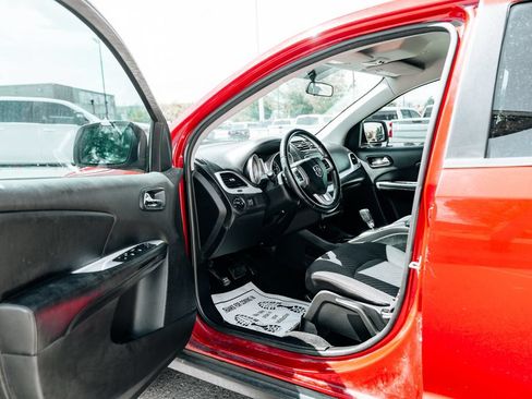 Used 2018 Dodge Journey SXT w/ Connectivity Group FWD image 13