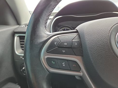 Used 2019 Jeep Cherokee Latitude Plus AWD/4WD image 20