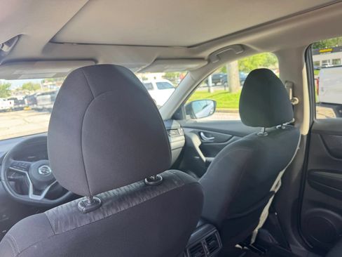 Used 2017 Nissan Rogue SV w/ Sun & Sound Touring Package AWD/4WD image 12