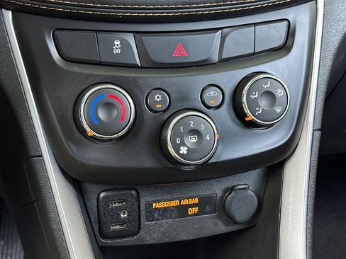 Used 2022 Chevrolet Trax LT w/ Driver Confidence Package AWD/4WD image 20