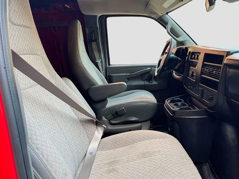 Used 2024 Chevrolet Express 2500 RWD image 23