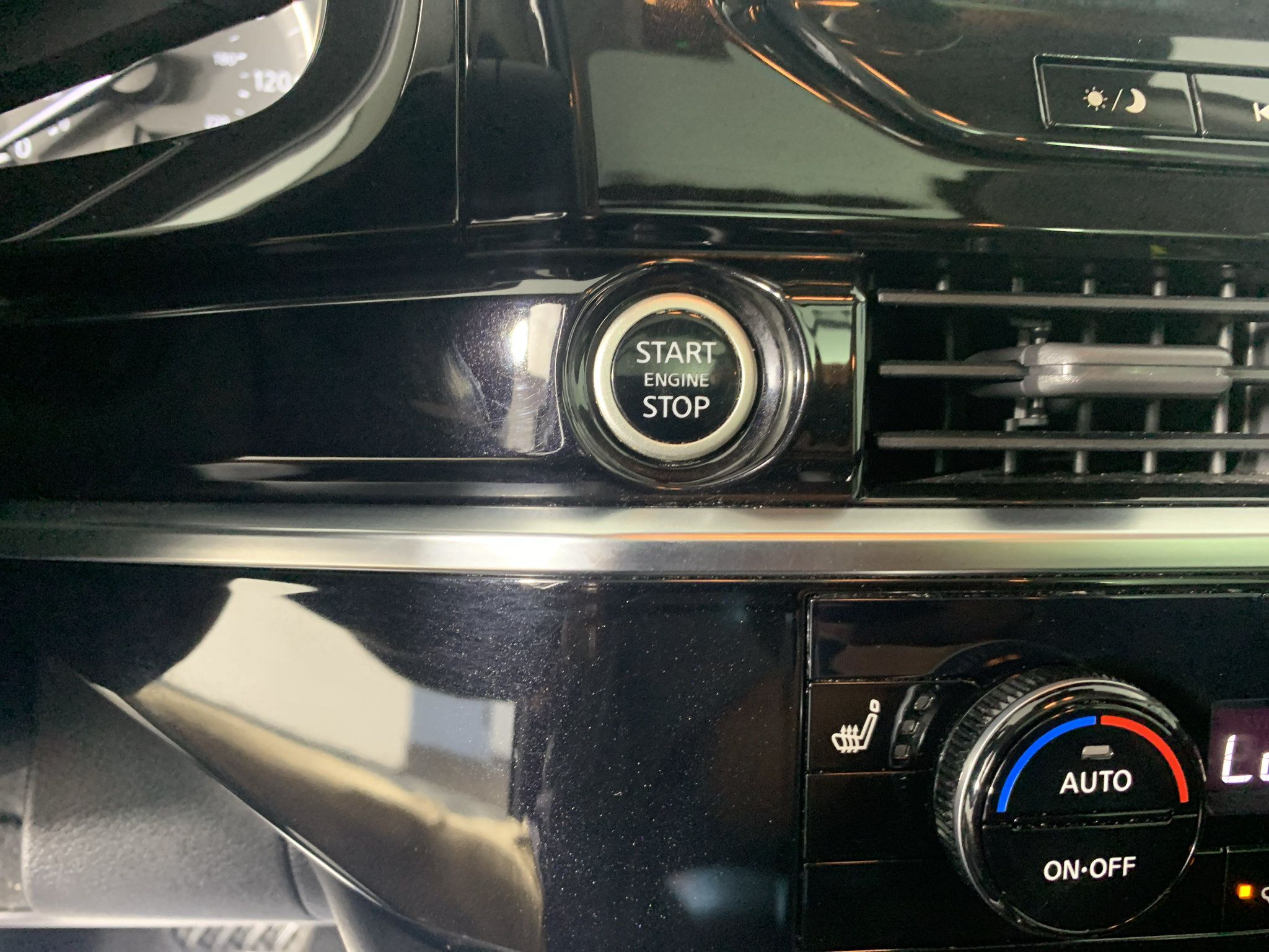 Used 2022 Nissan Pathfinder SL w/ SL Premium Package FWD image 17