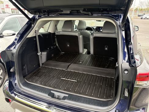 Used 2022 Toyota Highlander Platinum AWD/4WD image 8