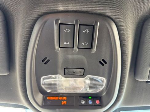Used 2024 Chevrolet Trax RS w/ Sunroof Package FWD image 28