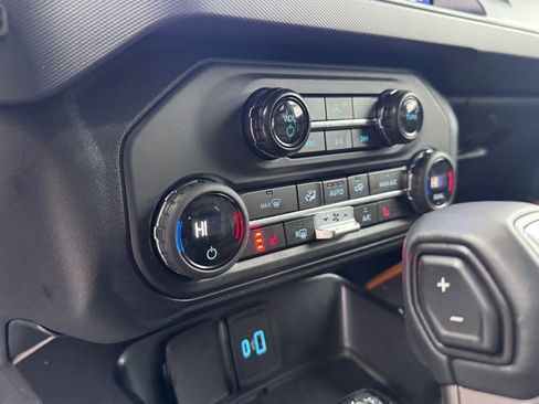 Used 2024 Ford Bronco Badlands image 19