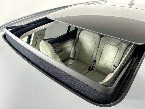 Used 2025 Volvo XC90 T8 Plus w/ Protection Package Premier image 17