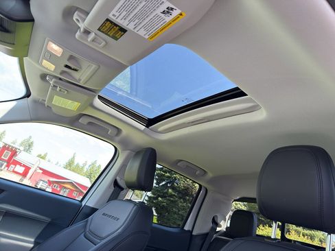 New 2025 Ford Maverick Lariat w/ Black Appearance Package image 32