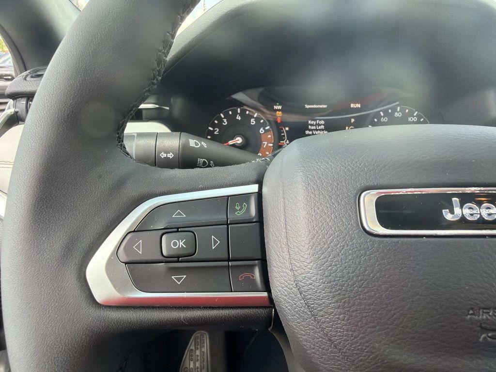 Used 2025 Jeep Compass Limited AWD/4WD image 29