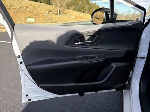 Used 2025 Toyota Prius XLE image 9