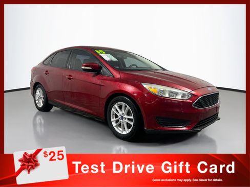 Used 2015 Ford Focus SE FWD image 1