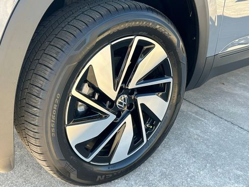 New 2026 Volkswagen Atlas SE FWD image 38