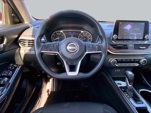 Used 2023 Nissan Altima 2.5 SV FWD image 6