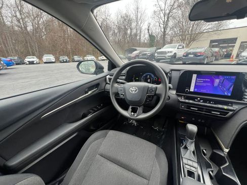Used 2025 Toyota Camry LE image 29