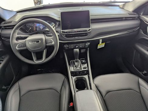 New 2026 Jeep Compass Latitude image 13