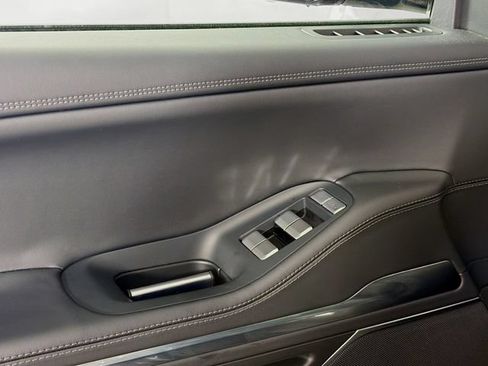 New 2026 Lincoln Navigator Premiere AWD/4WD image 18