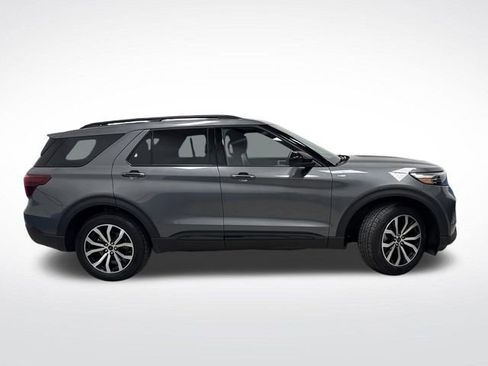 Used 2023 Ford Explorer ST-Line image 2