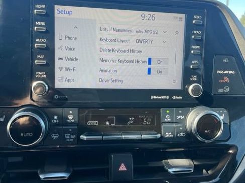 Used 2022 Toyota Highlander XLE AWD/4WD image 45