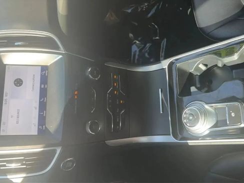 Used 2020 Ford Edge SEL FWD image 17