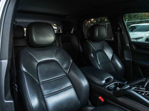Used 2020 Porsche Cayenne AWD/4WD image 43