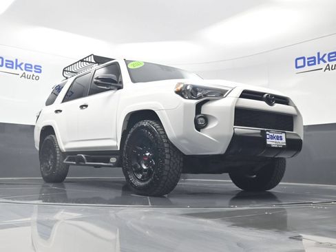 Used 2021 Toyota 4Runner Venture w/ Moonroof Package AWD/4WD image 41