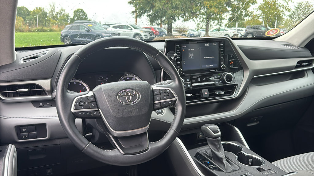 Used 2022 Toyota Highlander LE AWD/4WD image 12