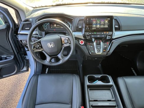 Used 2023 Honda Odyssey Touring image 13