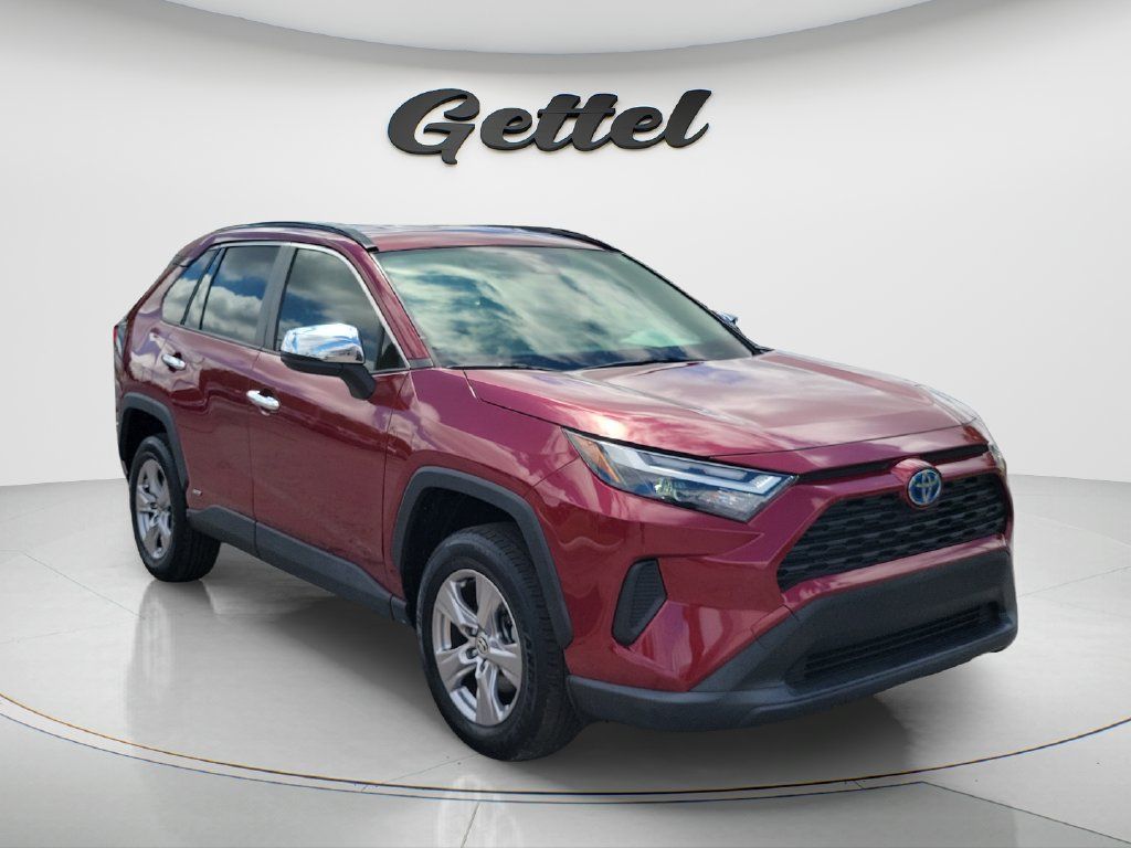 Used 2024 Toyota RAV4 LE AWD/4WD image 3