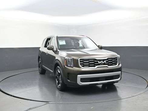 Used 2024 Kia Telluride S w/ S Sunroof Package image 4