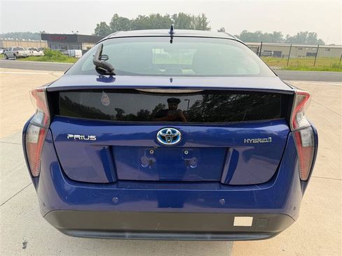 Used 2017 Toyota Prius Two w/ Prius Two Safety Plus Package FWD image 6