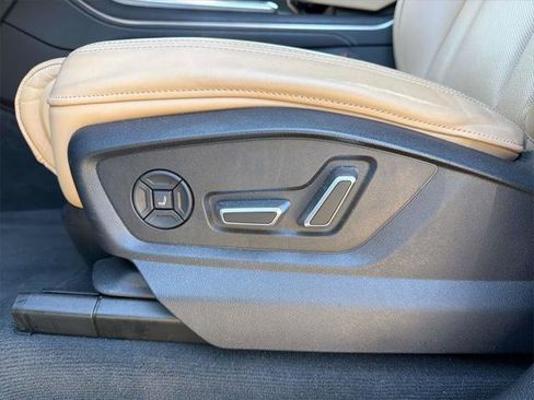 Certified 2025 Audi Q8 Prestige image 8