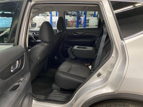 Used 2018 Nissan Rogue SV image 22