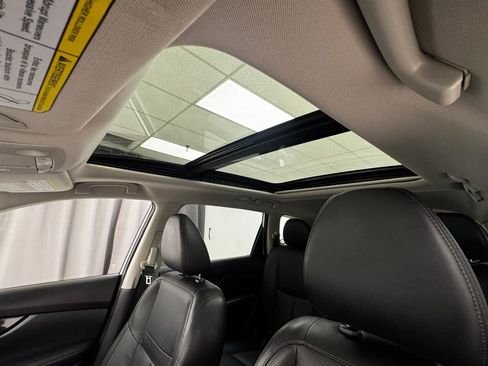 Used 2018 Nissan Rogue SL w/ Premium Package image 24