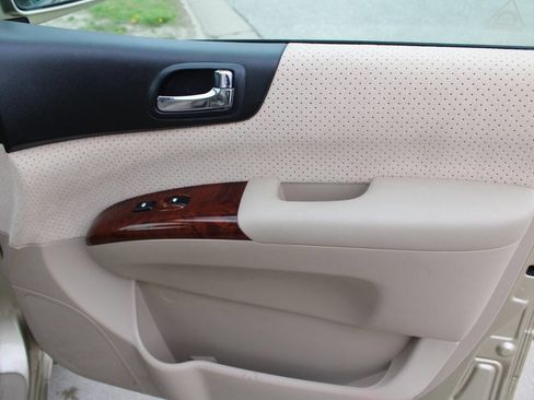 Used 2007 Hyundai Entourage GLS FWD image 12