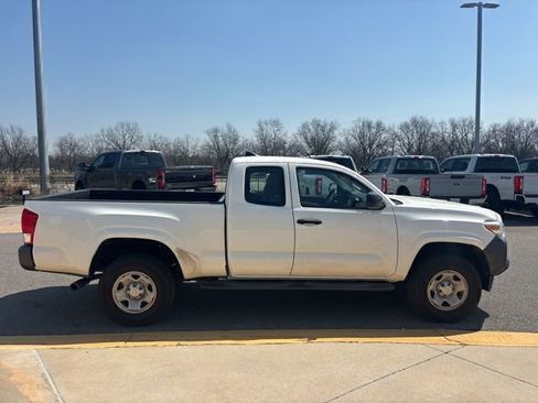 Used 2016 Toyota Tacoma SR w/ Exterior Package image 6