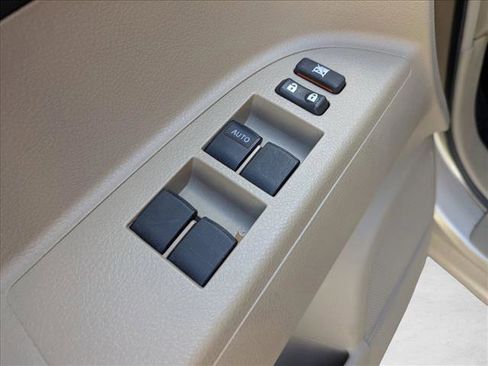 Used 2013 Toyota Highlander SE image 12